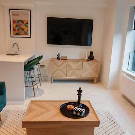 Luxury Apartment: City Centre, Stylish, Modern Chester Exterior photo