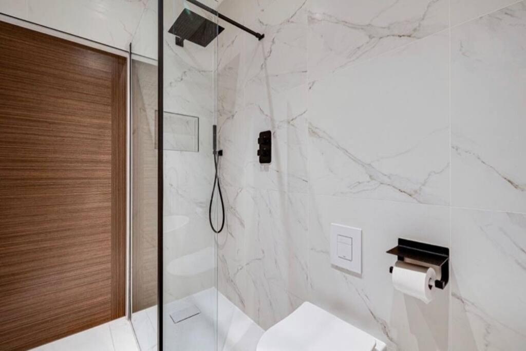 Luxury Apartment: City Centre, Stylish, Modern Chester Exterior photo