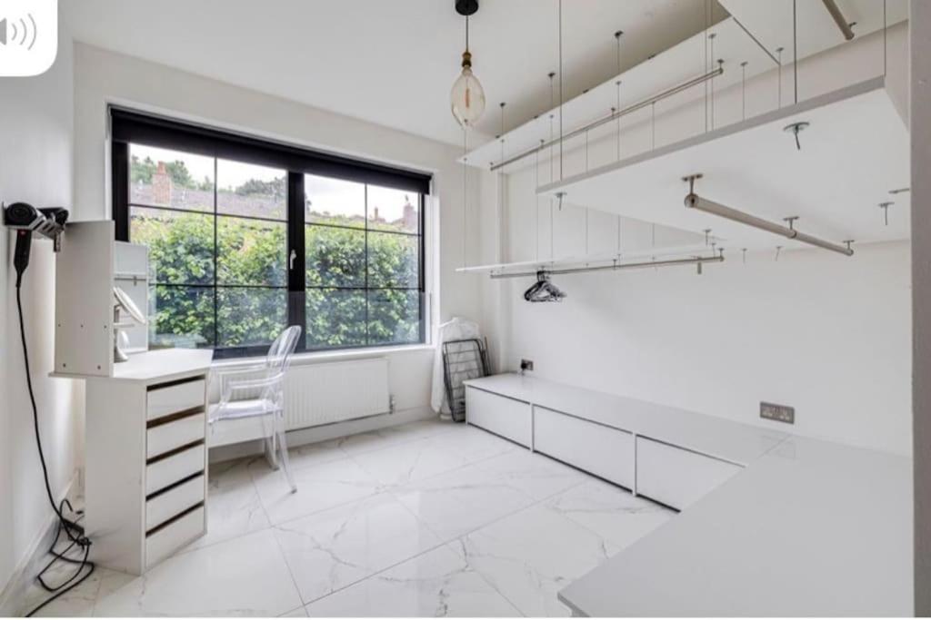 Luxury Apartment: City Centre, Stylish, Modern Chester Exterior photo