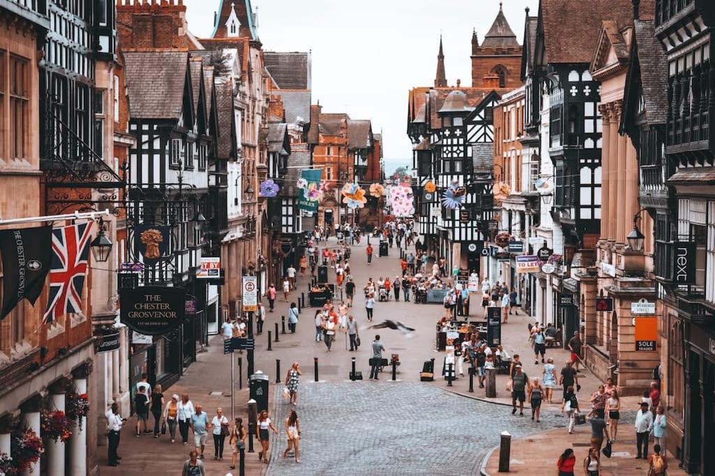 Luxury Apartment: City Centre, Stylish, Modern Chester Exterior photo